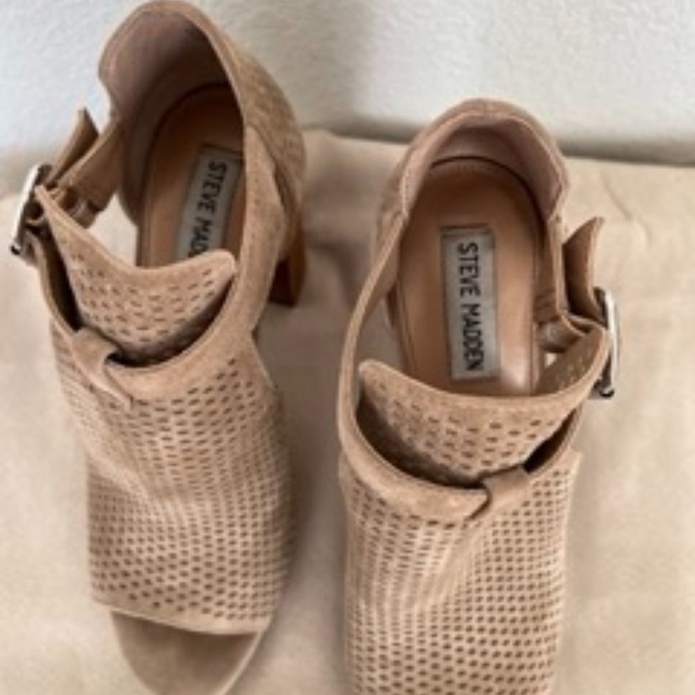 Steve Madden Taupe Open Toed Sandals.